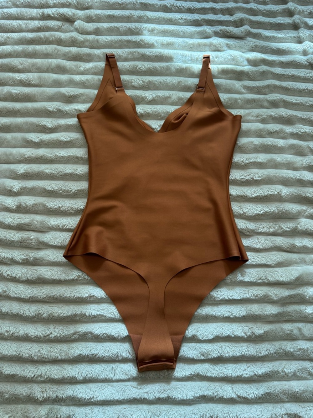 SKIMS unlined plunge thong bodysuit - Picture 2 of 4